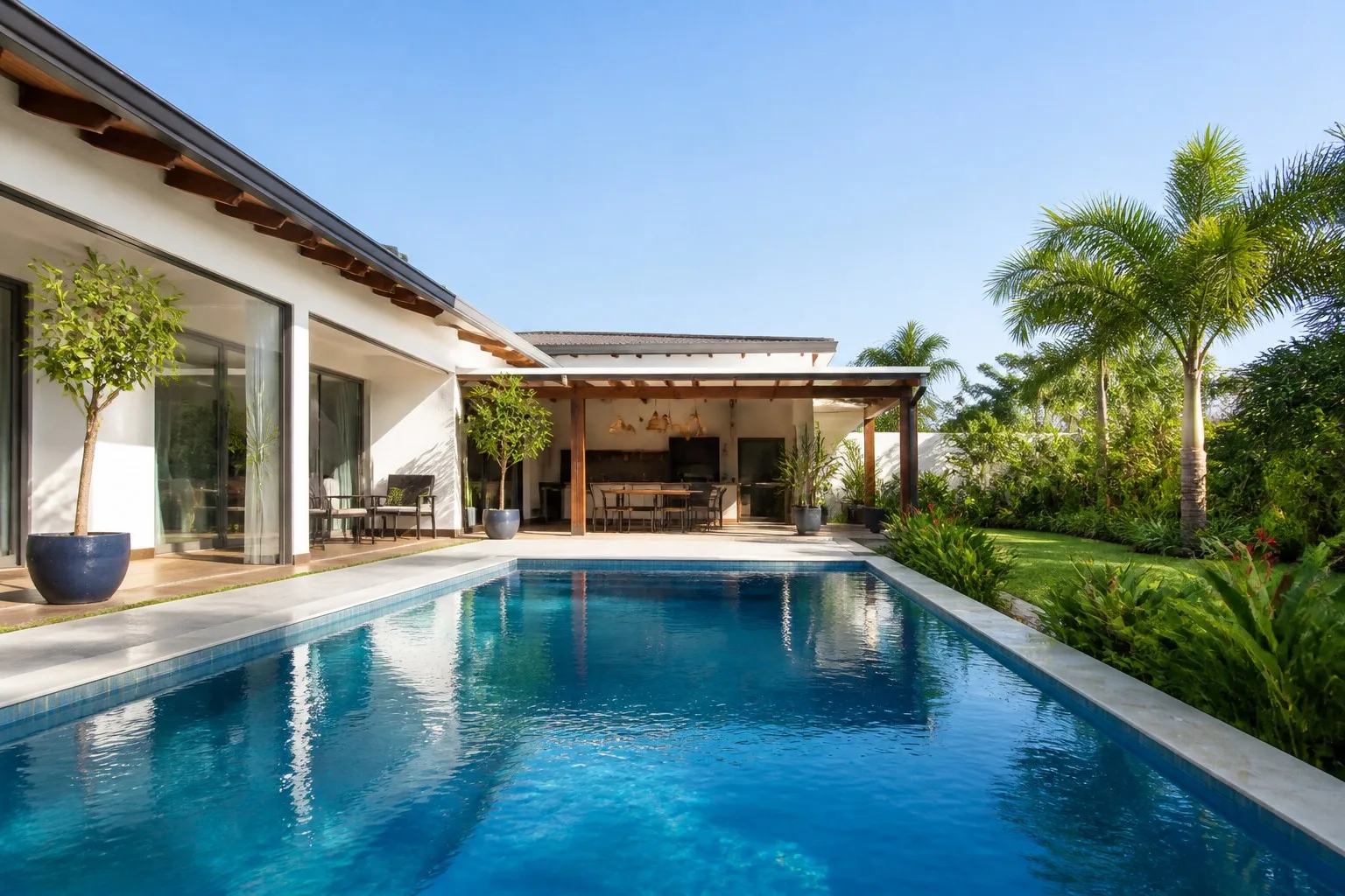 Casa familiar con piscina y jardÃ­n en UrubÃ³